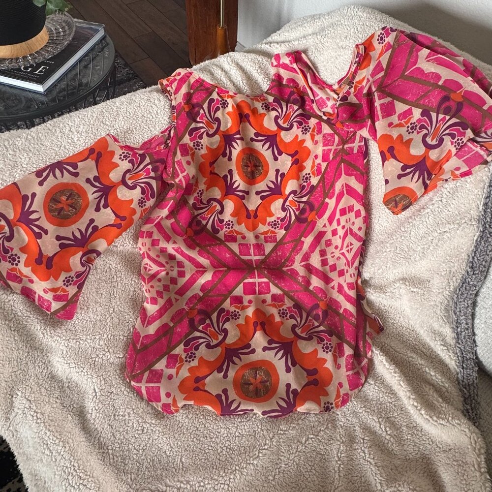 Chico's cold shoulder colorful blouse!  Size 00 (XS in US sizing)